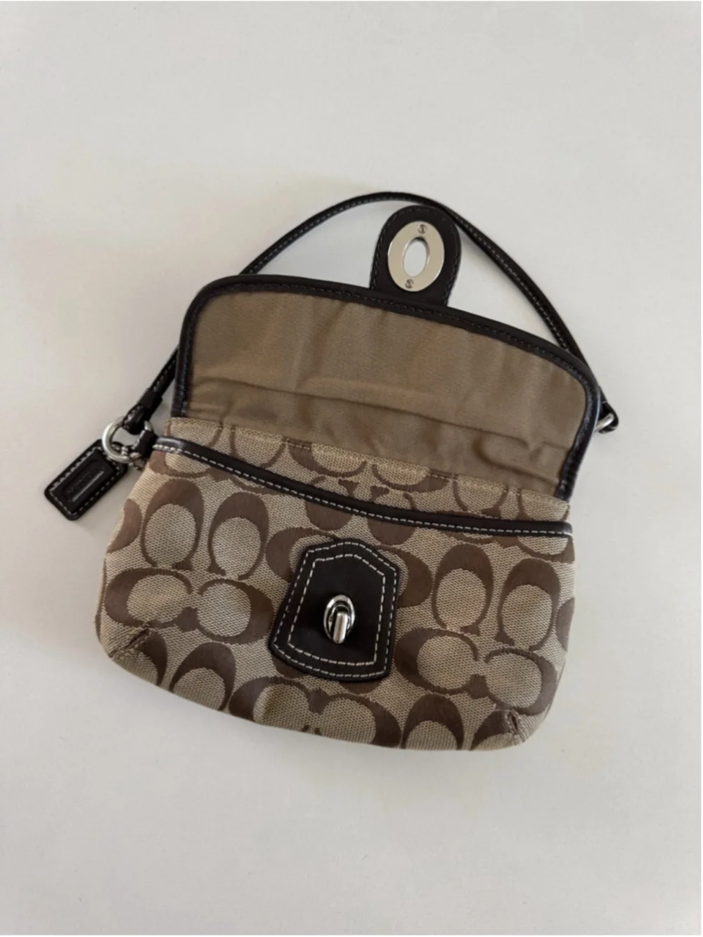 Vintage Coach Legacy Signature Canvas Turn Lock Wristlet